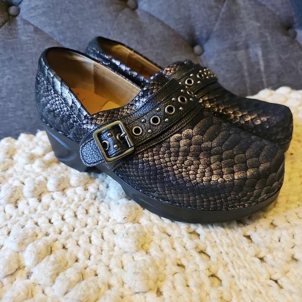 Nurse Mates Women's Size 11M Chelsea Slip-On Clogs Gothic Dragon Scale Shoes